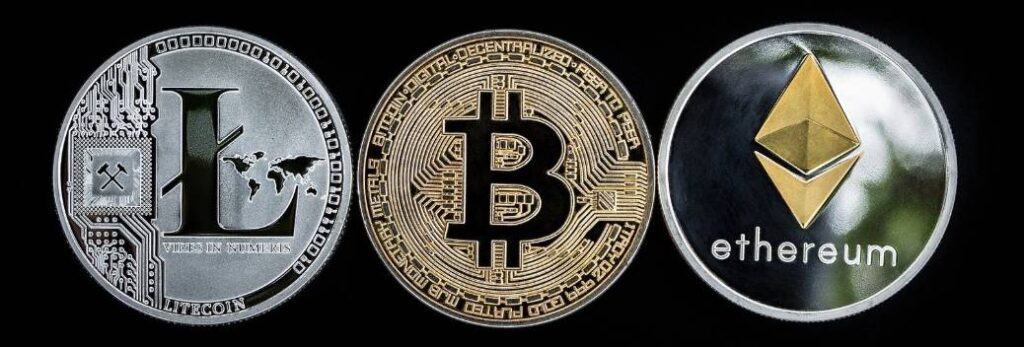 Op deze foto zie je 3 verschillende cryptomunten