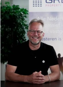 Op deze foto zie je Pieter Monsma, 1 van de oprichters van Masters of Property (Great Property Experience)