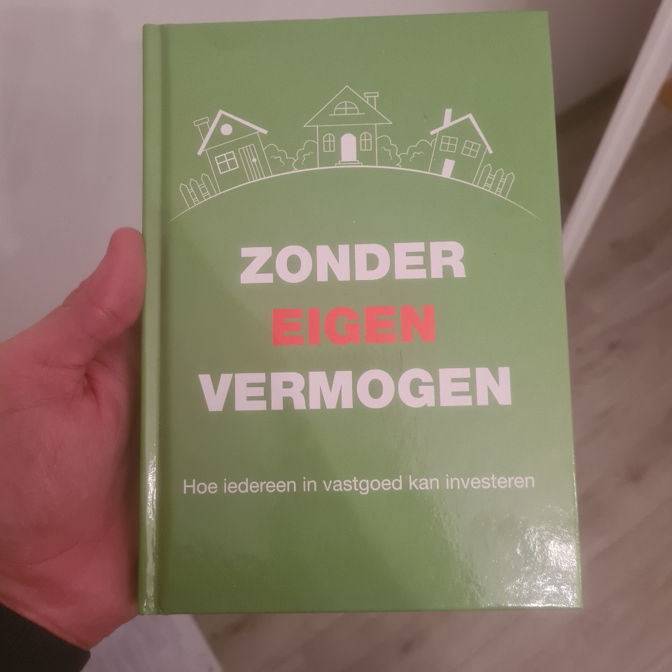 Op deze foto zie je het fysieke boek zonder eigen vermogen van iba coaching